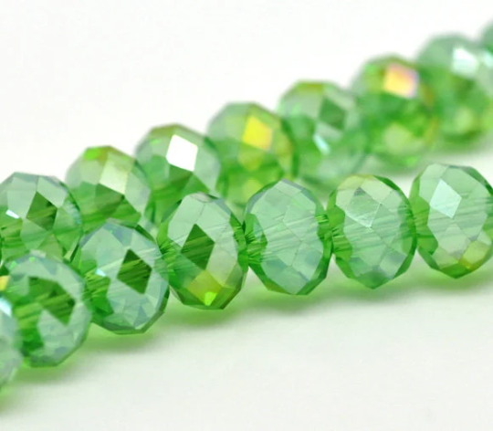 10 geschliffene Glasperlen, grün, 8x6mm